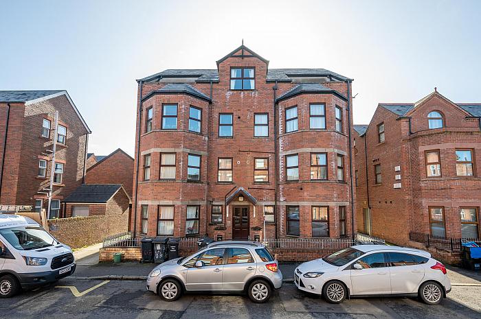 Apt 4 Lanyon Manor, Belfast